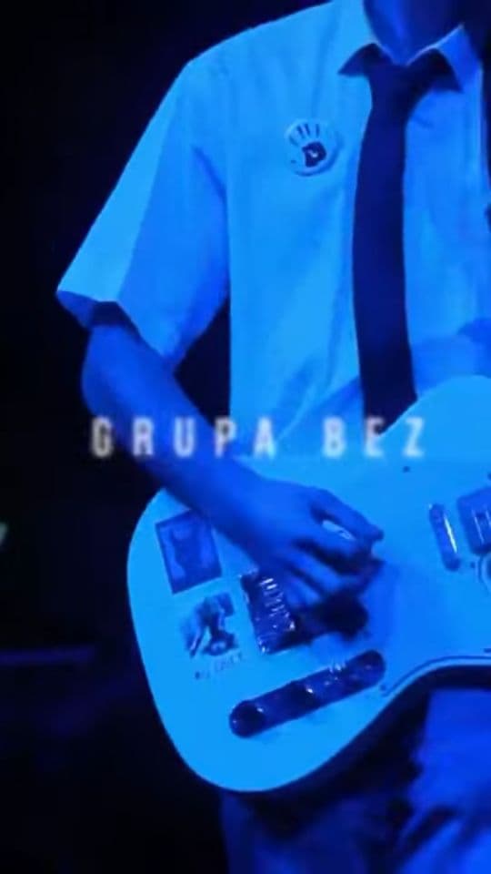 Still from the Grupa Bez concert video by Blackroom Collective